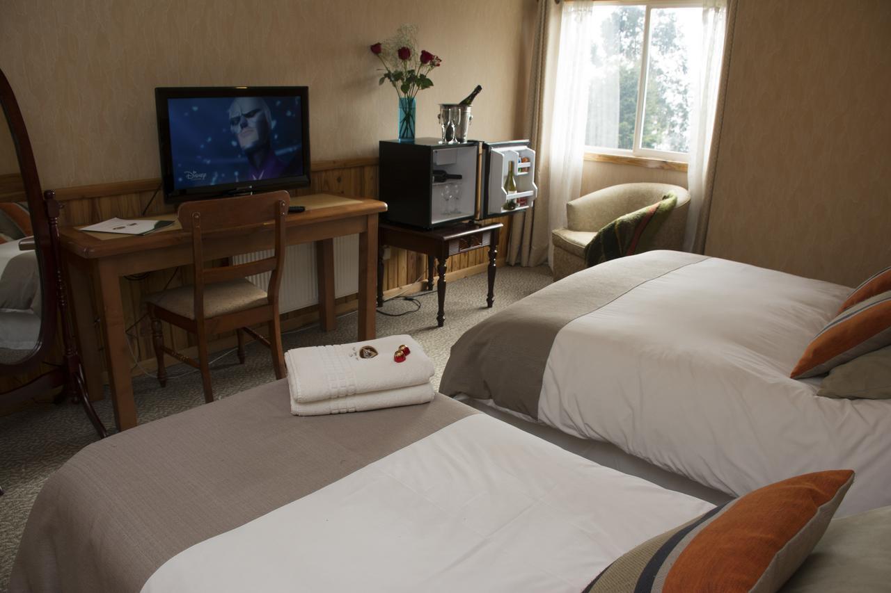 פורטו ואראס Hotel Borde Lago מראה חיצוני תמונה